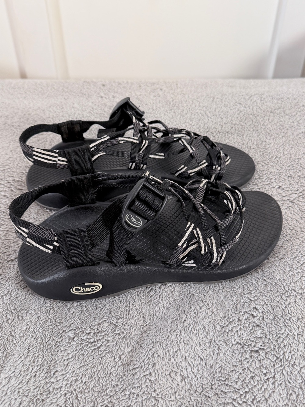 Chacos ZX3 Women Sz 7 Black White Strappy Sporty Performance Footwear Sandals